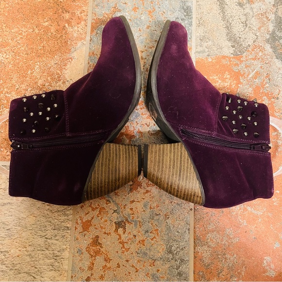 đź’‹Gorgeous Purple/Burgundy Suede Qupid Metal Spike Ankle Booties! - Picture 5 of 14